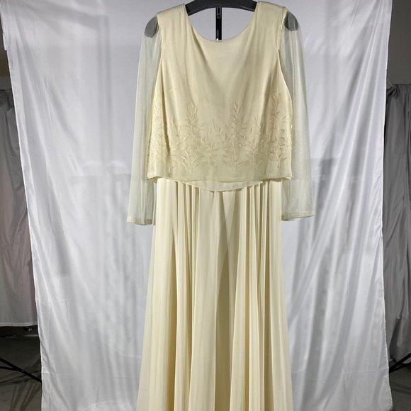Ursula of Switzerland - Dress - Picture 1 of 6